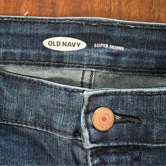Old Navy Super Skinny Denim Mid Rise Medium Wash Jeans Womens size 10 - Picture 2 of 4